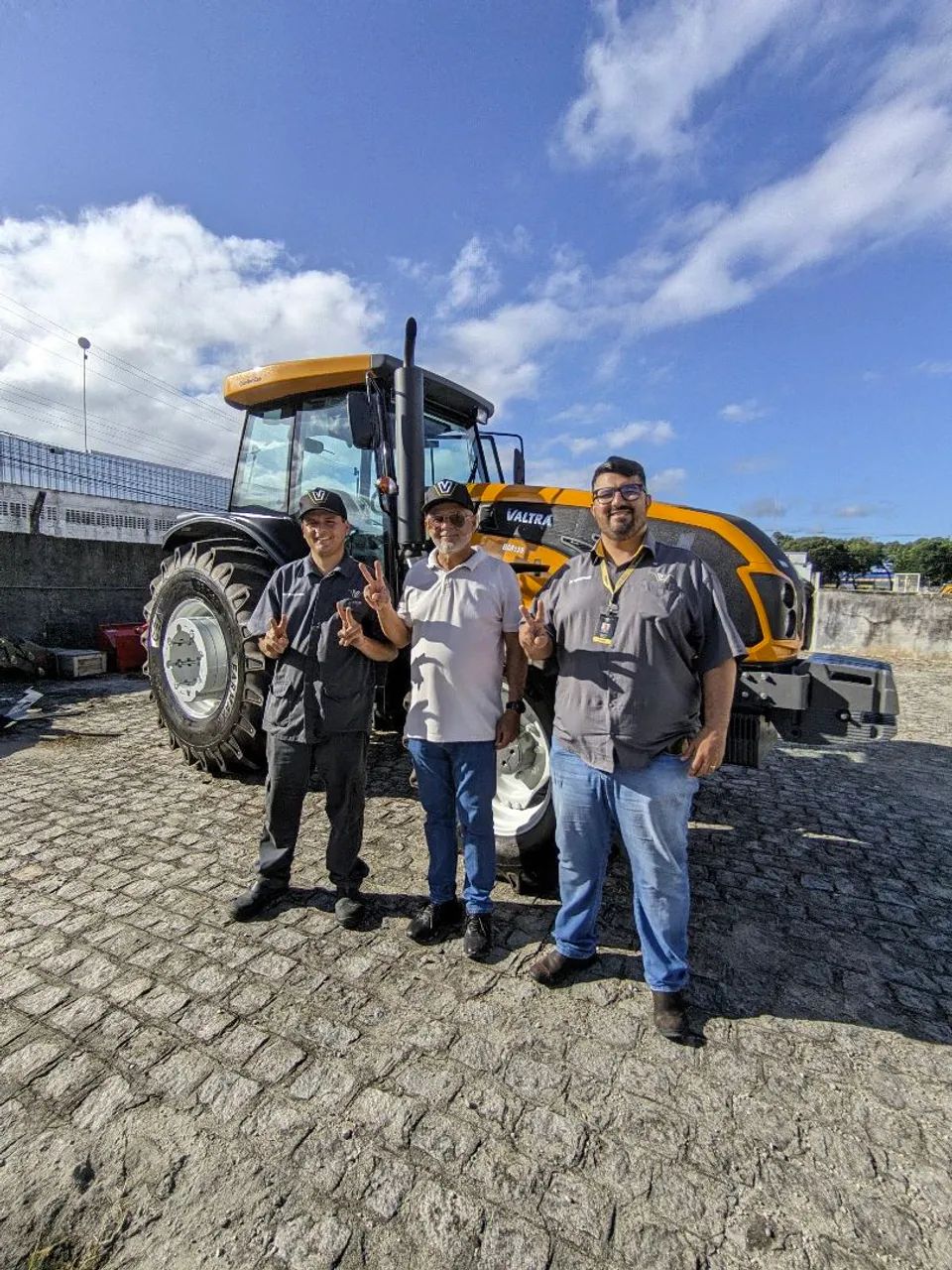 Tratores Agrícolas Valtra - Foto 3