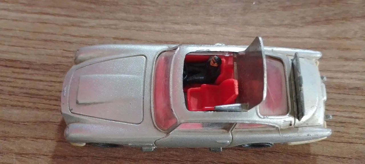 Carro de Brinquedo 007 Aston Martin DB5 - Foto 4