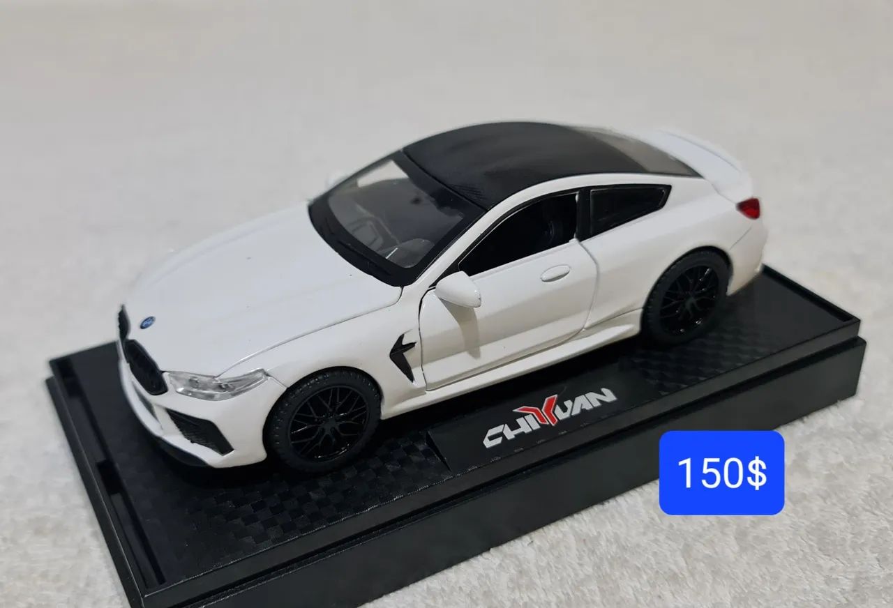 Carrinho miniatura BMW M8 