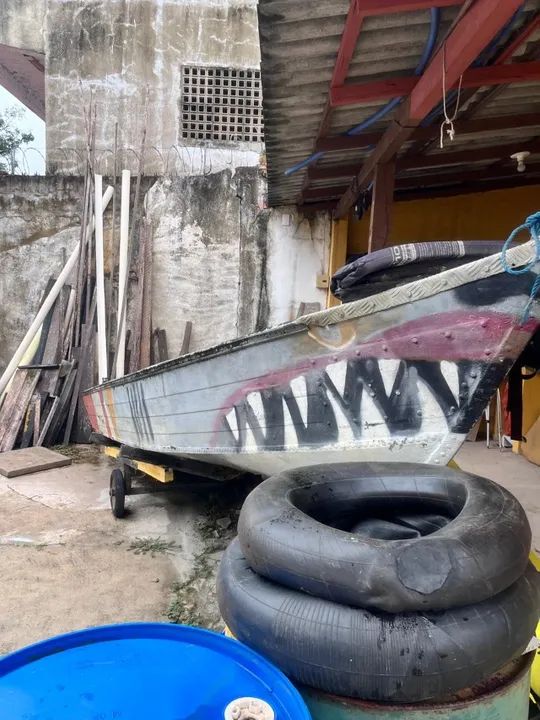 Vende-se Barco Alumínio com motor, capacidade para 6 pessoas - Foto 4