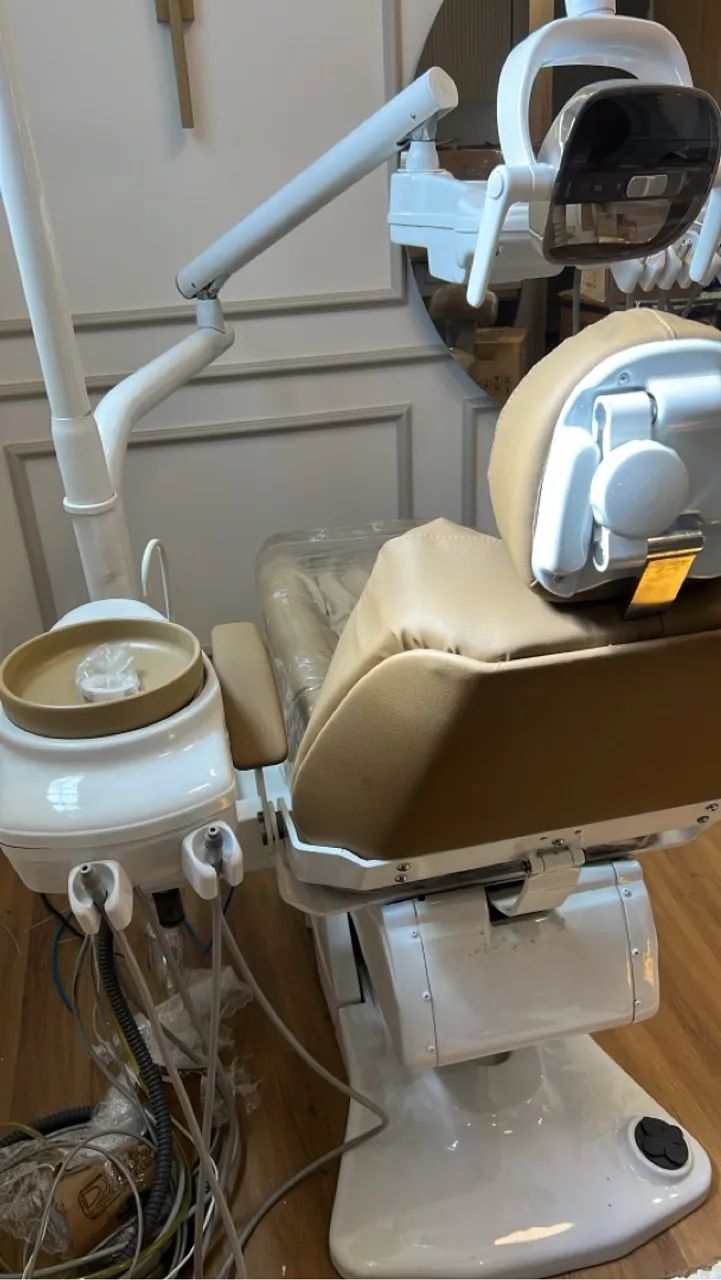 Cadeira Odontológica Estofada e Higienizada - Foto 4