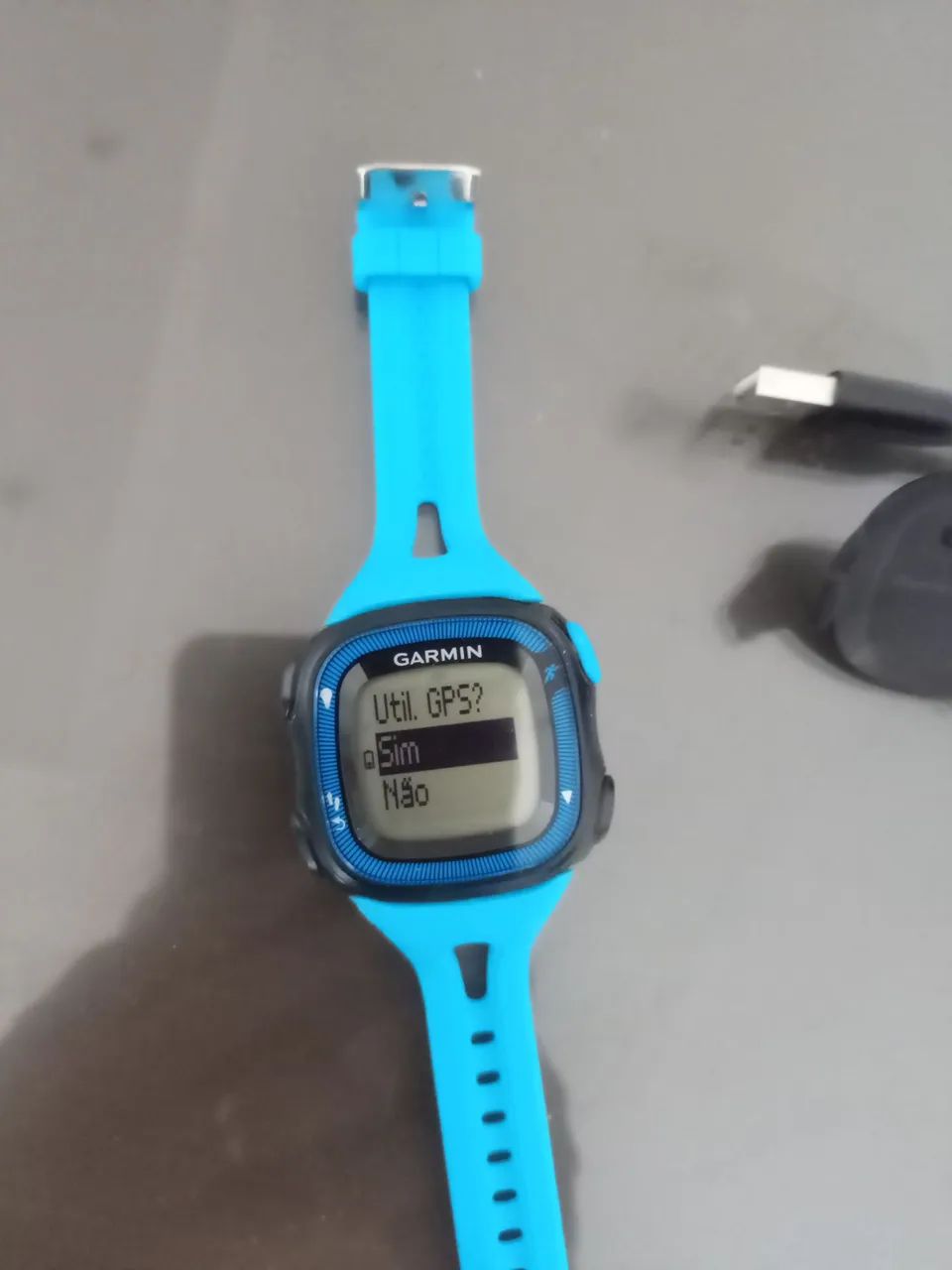 relógio de corrida com GPS, o Garmin Forerunner Academia e