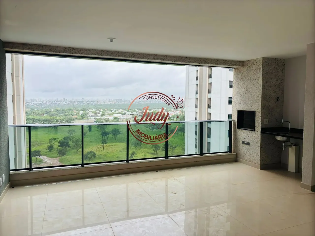 Apto em Condomínio de Luxo na Zona Sul com 3 Vagas - Uberlândia - MG
