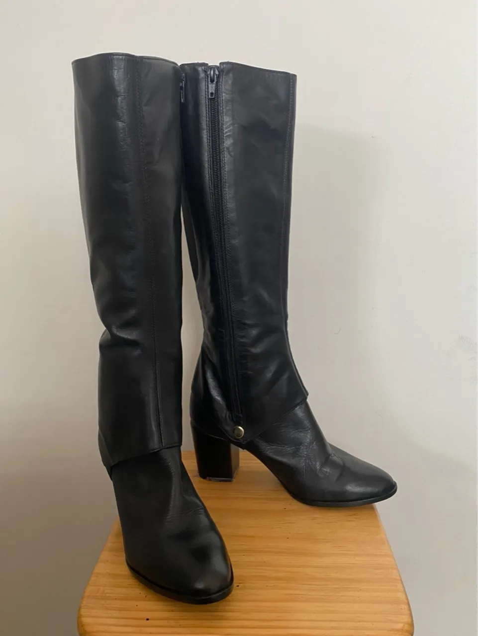 Botas longas de couro pretas