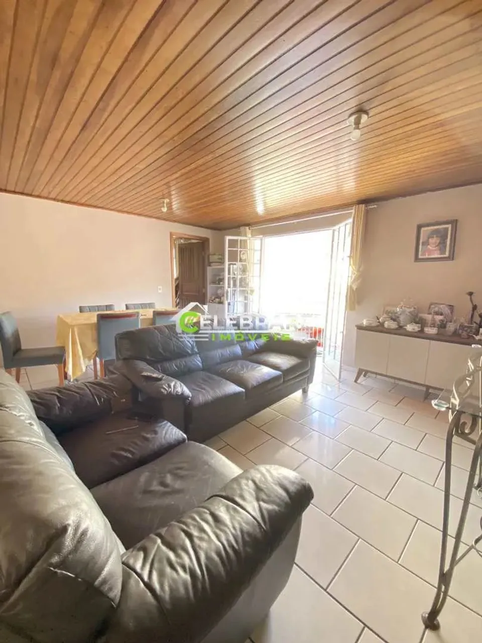 SOBRADO EM COLOMBO! AMPLO TERRENO C/ + UMA CASA,BEM LOCALIZADO