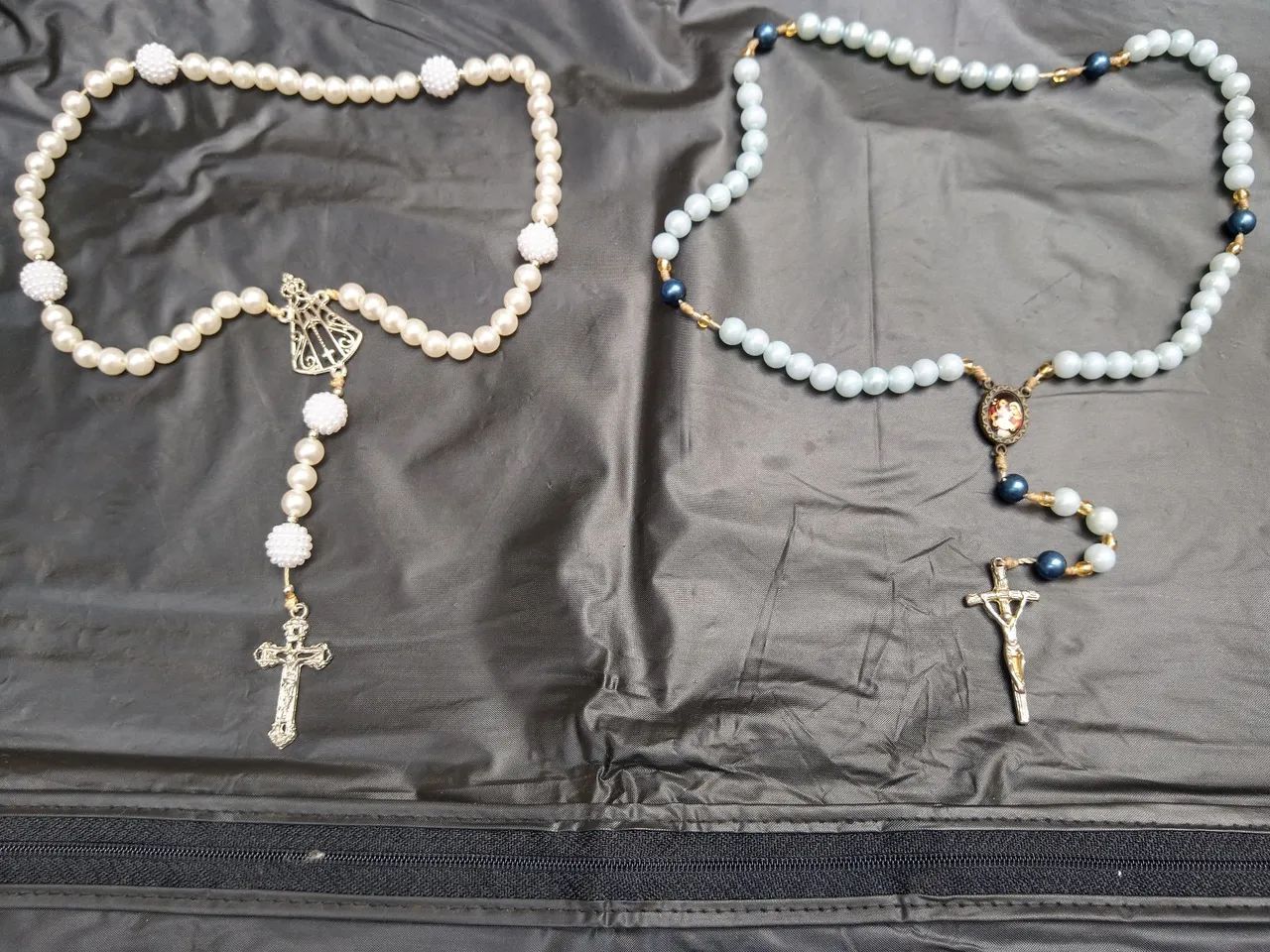 Terços Rosários de pérolas brancas e azuis com crucifixo - Foto 5