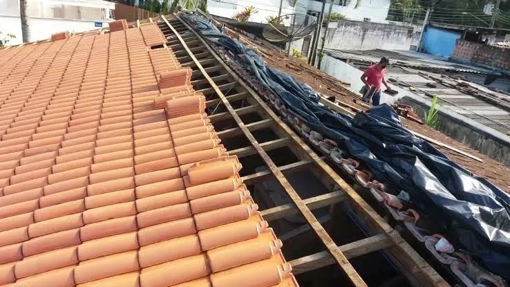 Trabalho com pinturas e ajudante de pedreiro.  Concerto de telhados e cavador de buraco