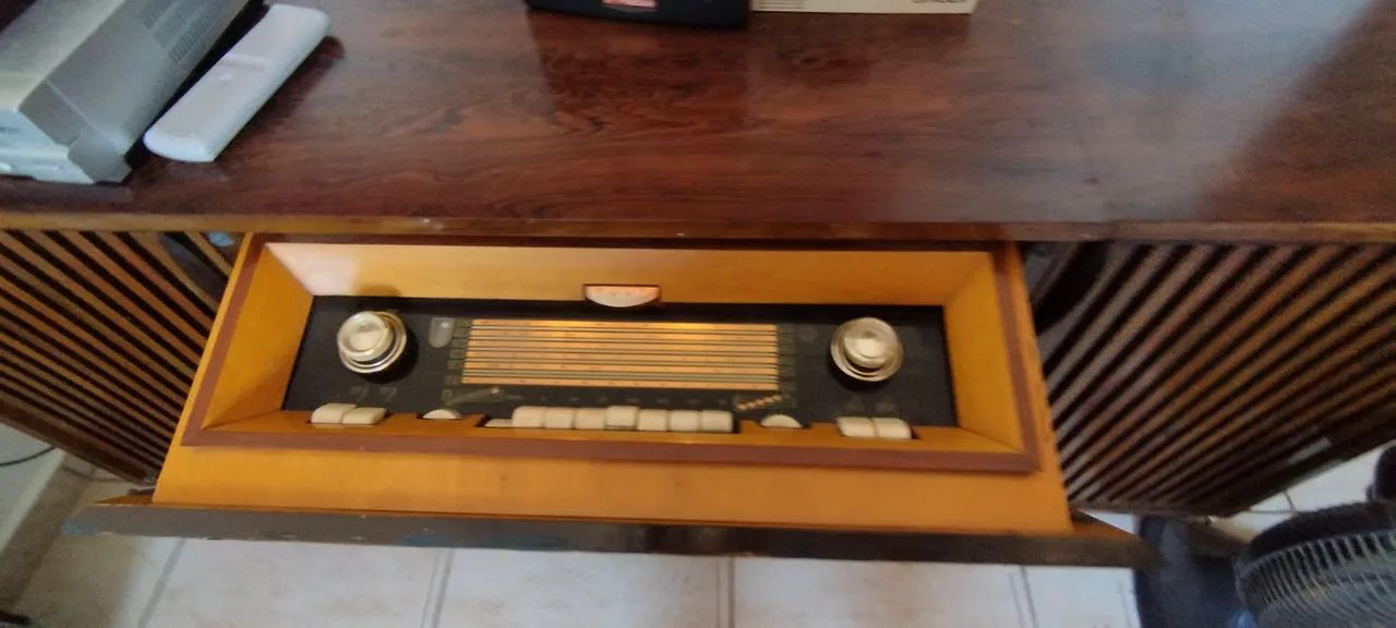 Rádio  vitrola Antigo de Movel