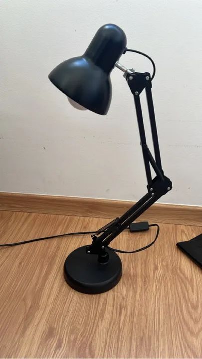 Luminária de Mesa Articulada Preta