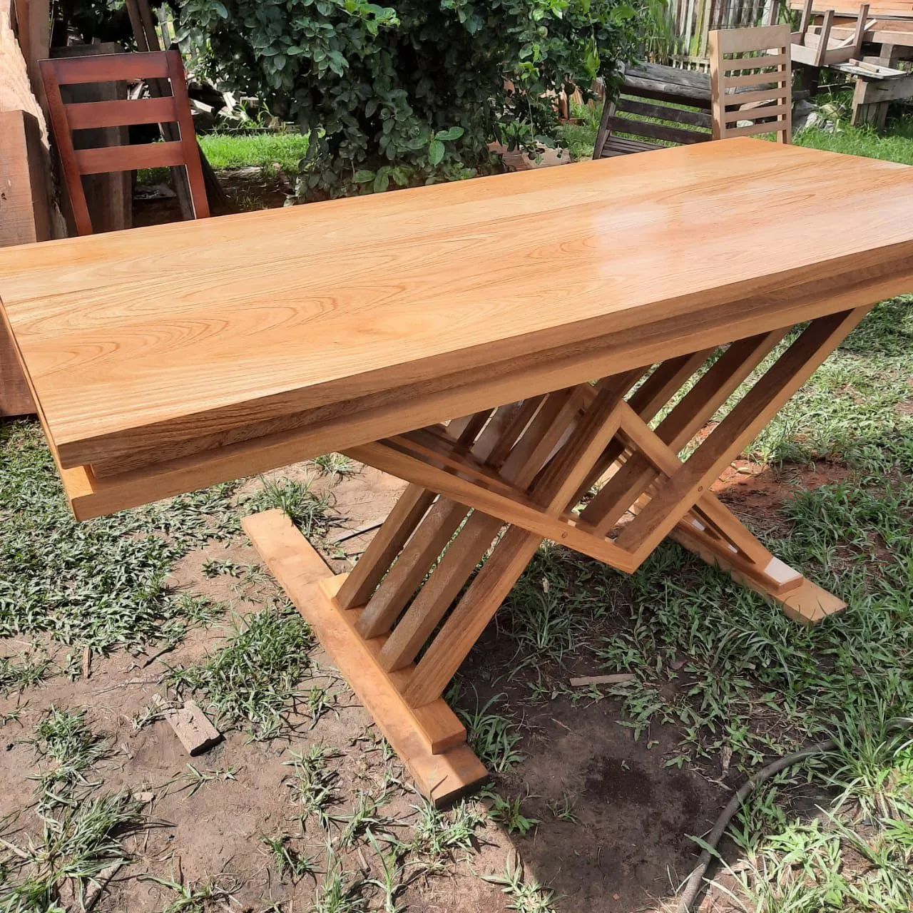 Conjunto de Mesa e Cadeiras de Madeira - Foto 4