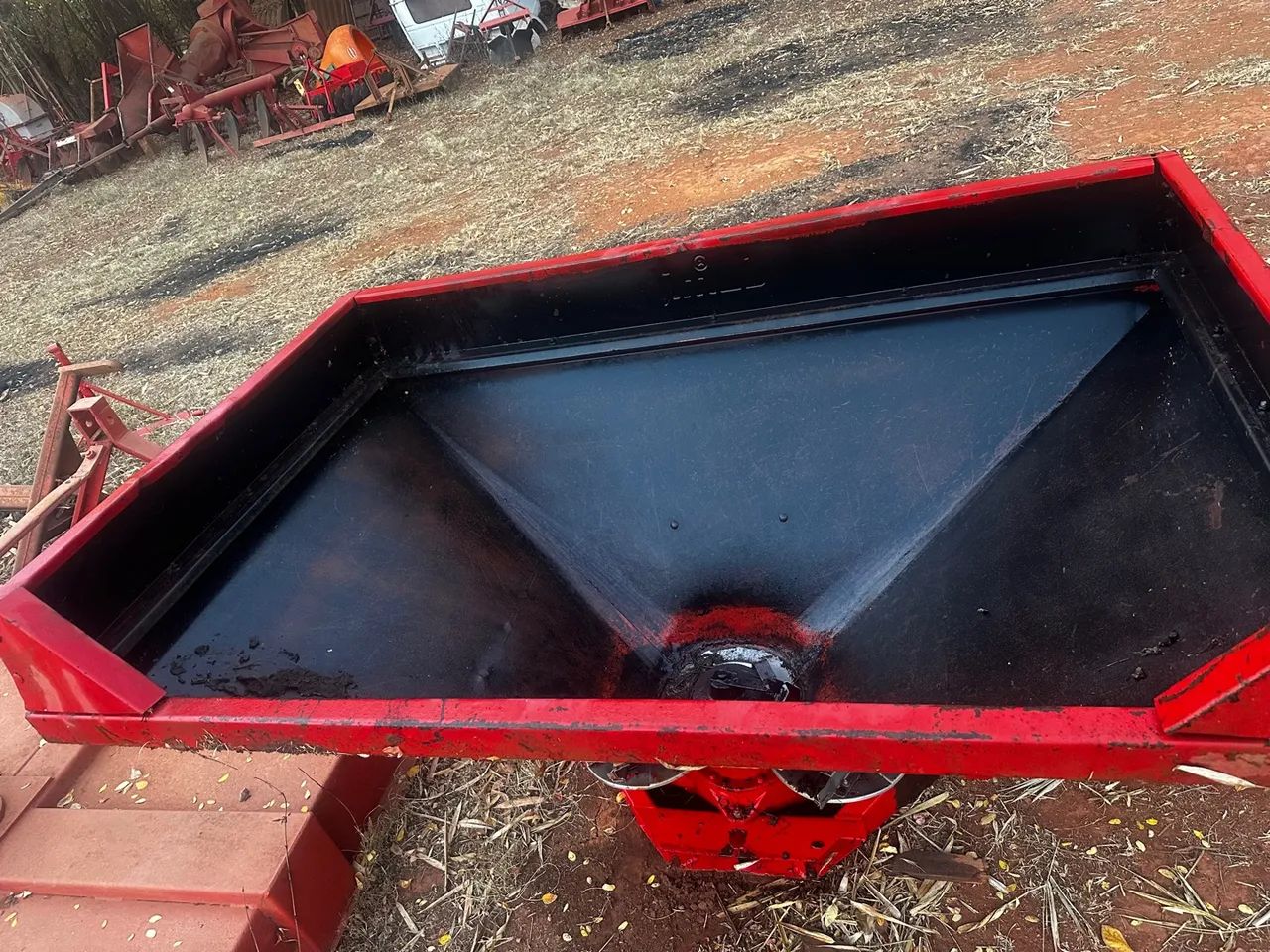 Espalhadeira Jumil 1.200kg - Foto 3