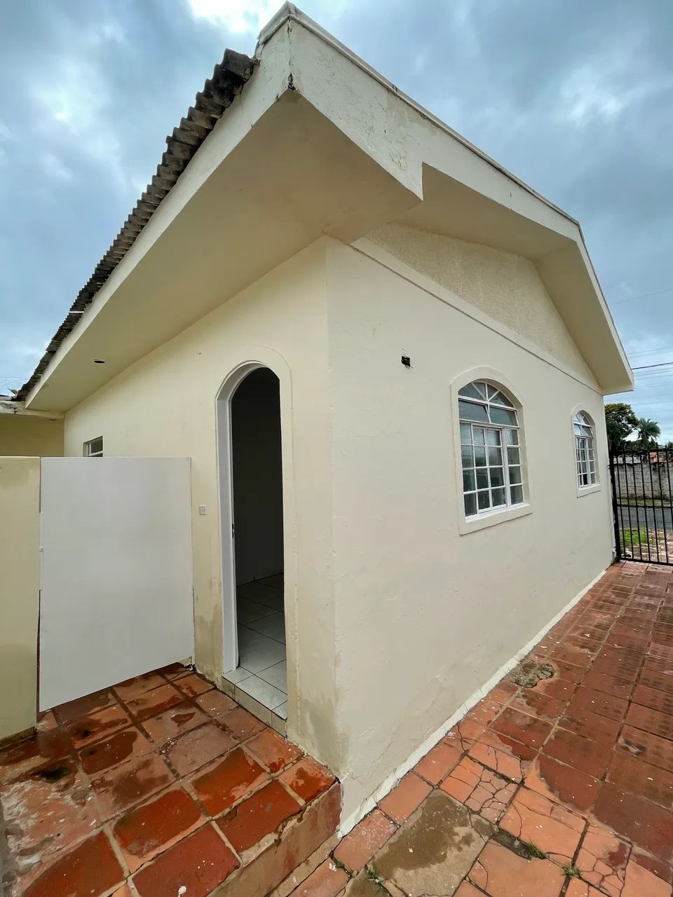 ALUGO CASA NO ROOSEVELT
