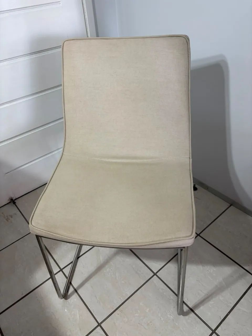 Conjunto de 4 cadeiras em linho bege  - Foto 4