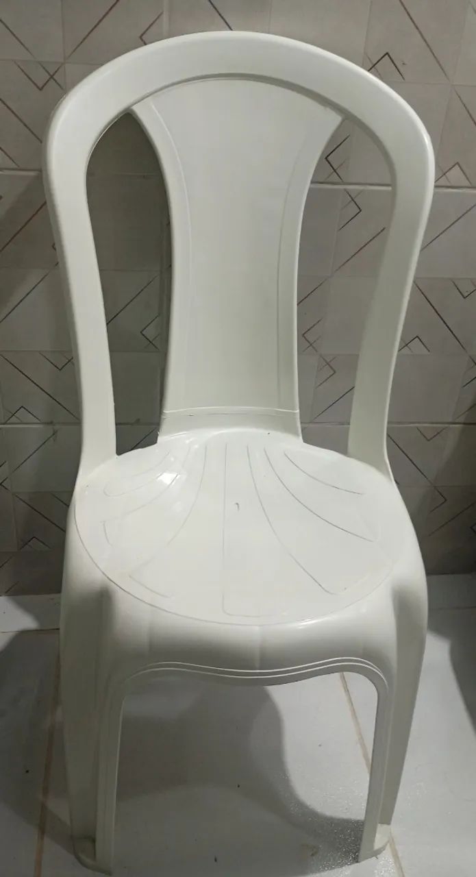 Cadeira Plástica Simples 