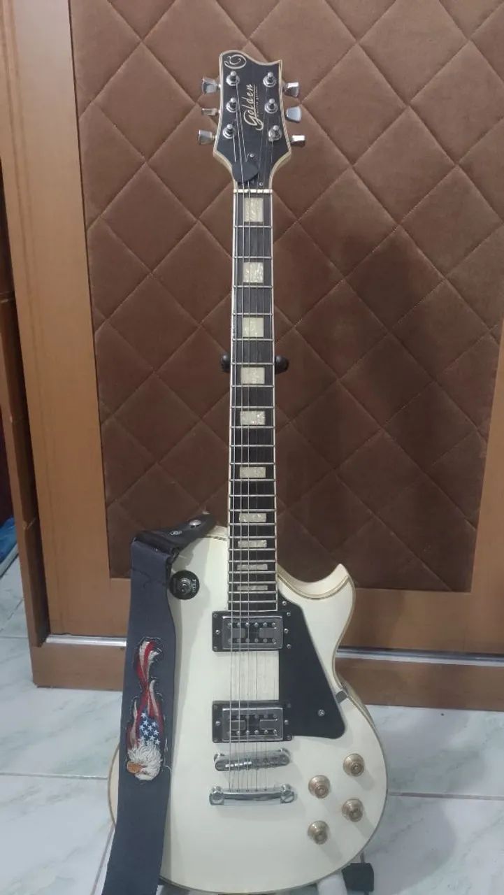 Guitarra Golden lespal anos 80 com captador winksom blindado, capa, cabo e tripé.