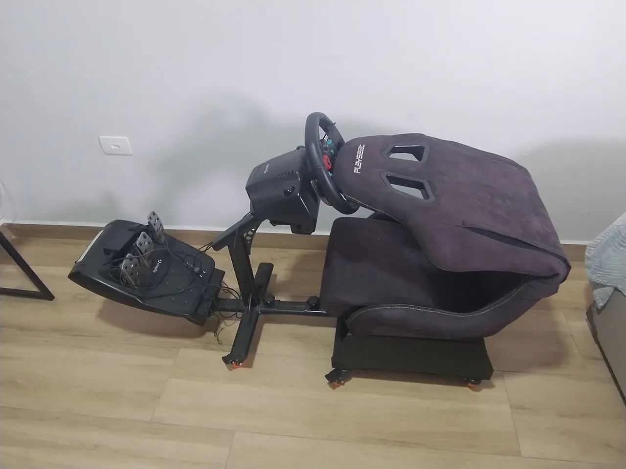 Cockpit playseat completo ( não aceito trocas e não vendo separado )