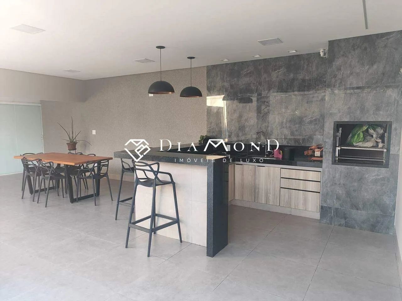 Casa de 255 m² com 3 Quartos, 2 Suítes e Área Gourmet