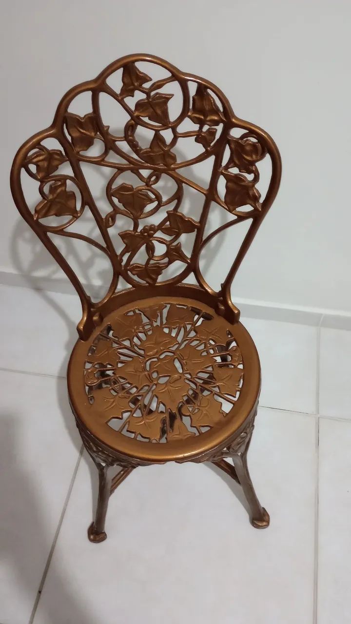 Cadeira Decorativa em Ferro Fundido - Acabamento Bronze - Foto 5