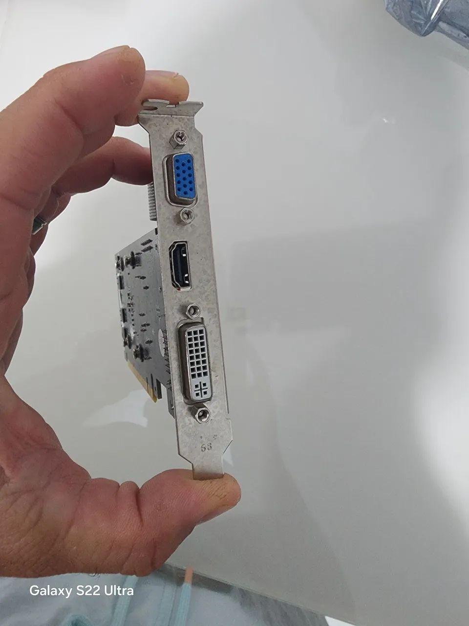 Placa de Vodeo GT 610 2 GB - Foto 3