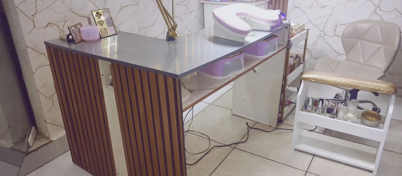 VENDO UMA MESA DE MANICURI - Foto 2
