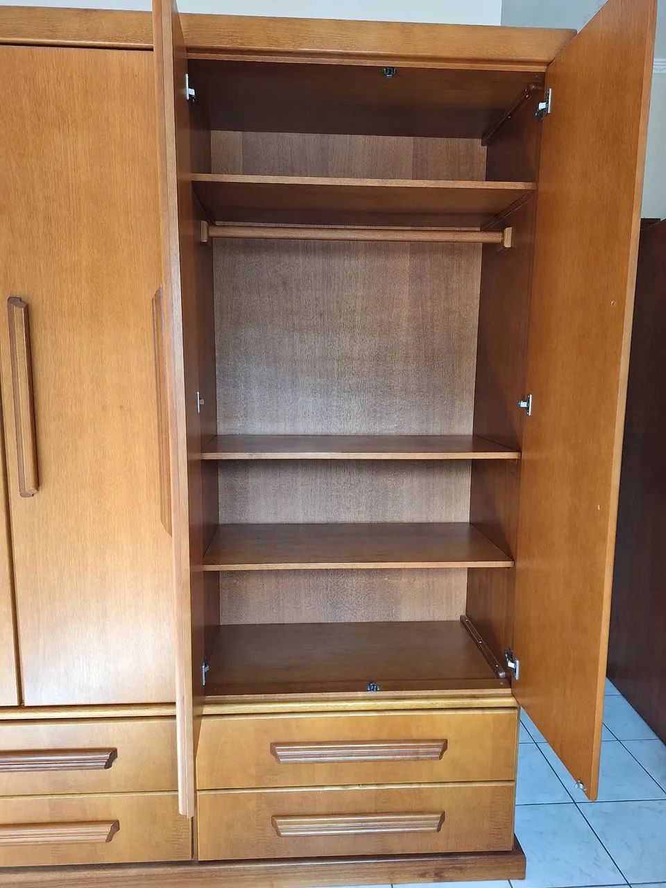 Guarda roupa madeira maciça  - Foto 3