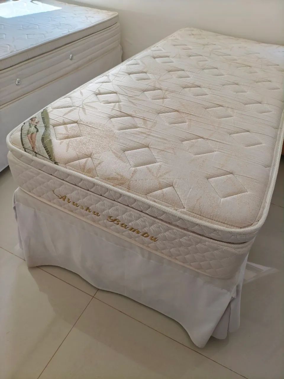 Cama box solteiro Herval. Excelente 