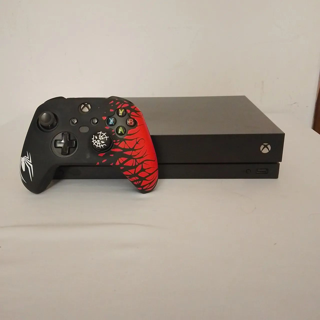 XBOX ONE X (1TB)