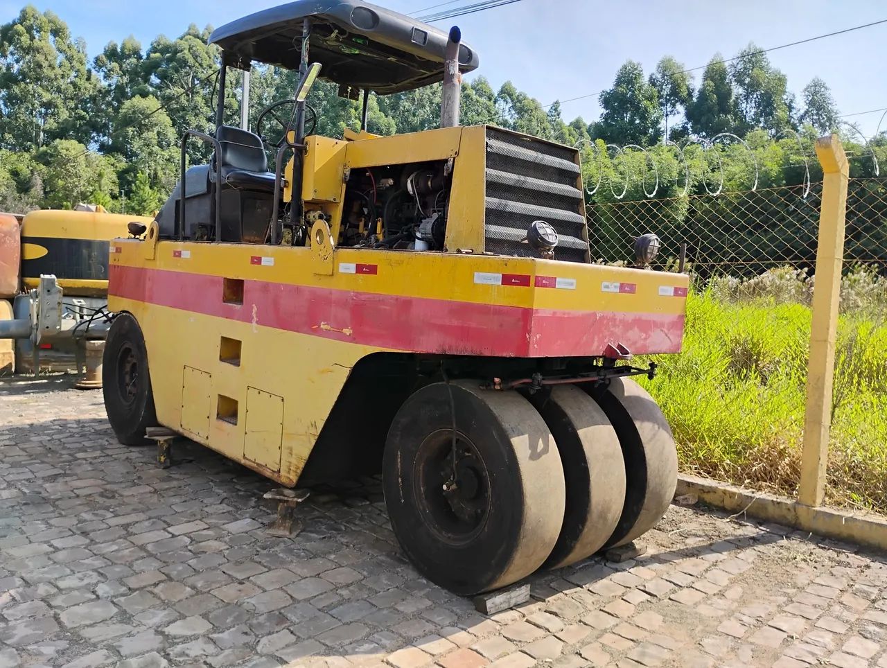 Rolo De Pneus Dynapac CP 221 ano 97 Baixei preço para vender - Foto 6
