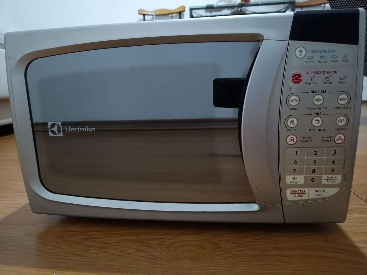 Microondas Eletrolux inox porta espelhada  - Foto 2