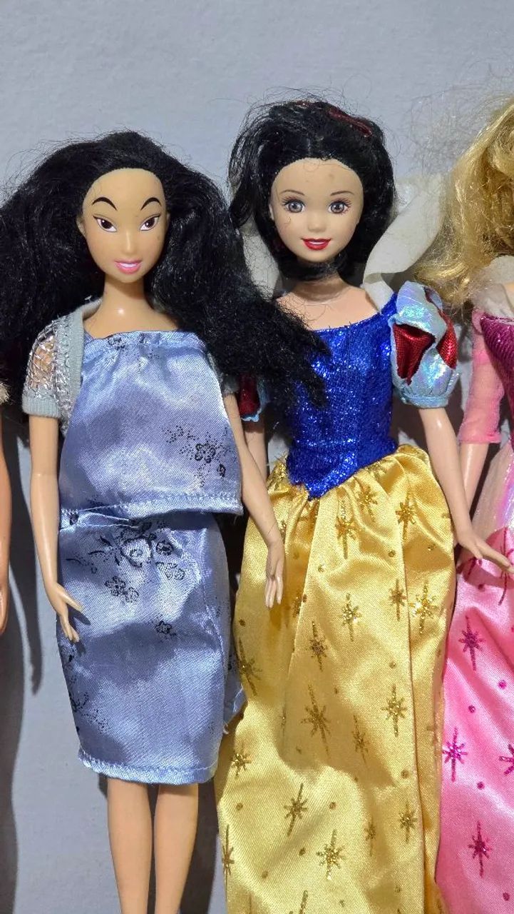 Lote com 7 bonecas usadas - Barbies e princesas Disney  - Foto 4