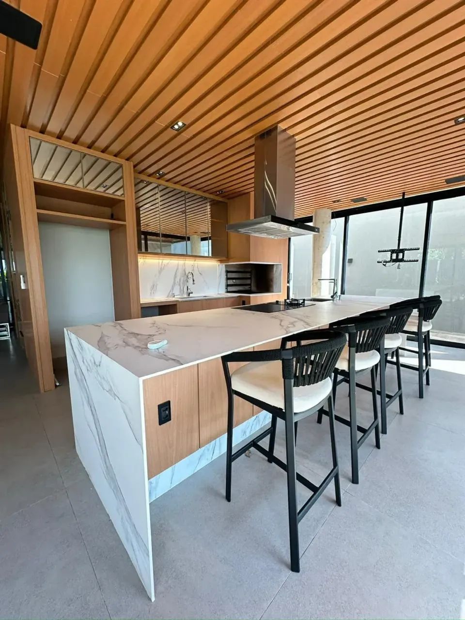 SOBRADO COM 4 SUÍTES À VENDA, 380m2 - VILLA JARDIM - Foto 2