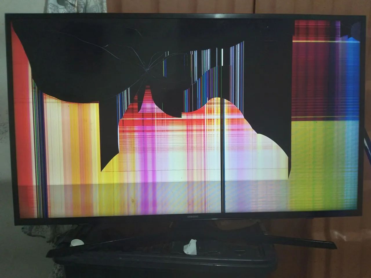 Vende-se televisão samsung smart 43 polegadas com tela quebrada. - Foto 2