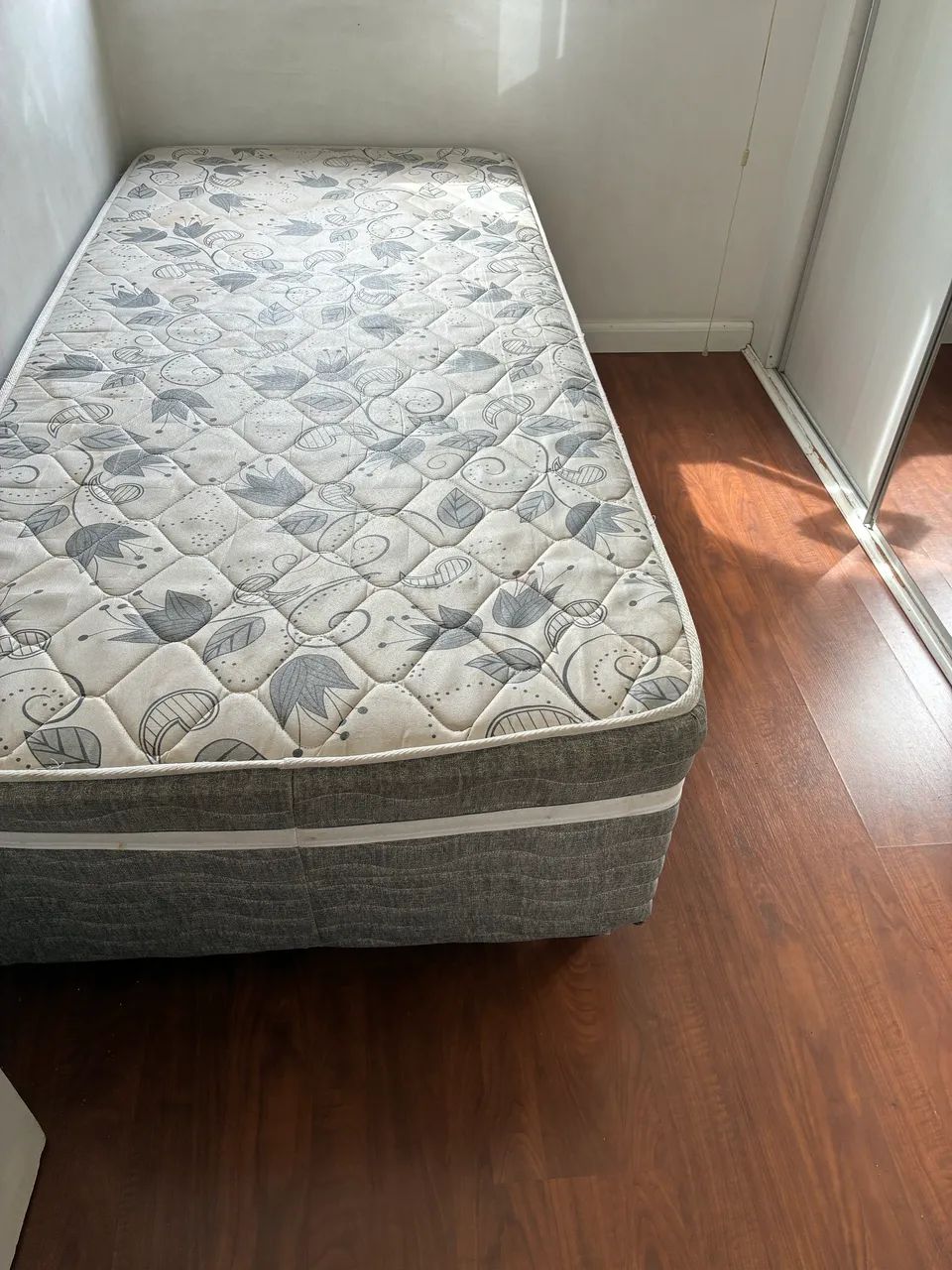 Cama colchão acoplado 