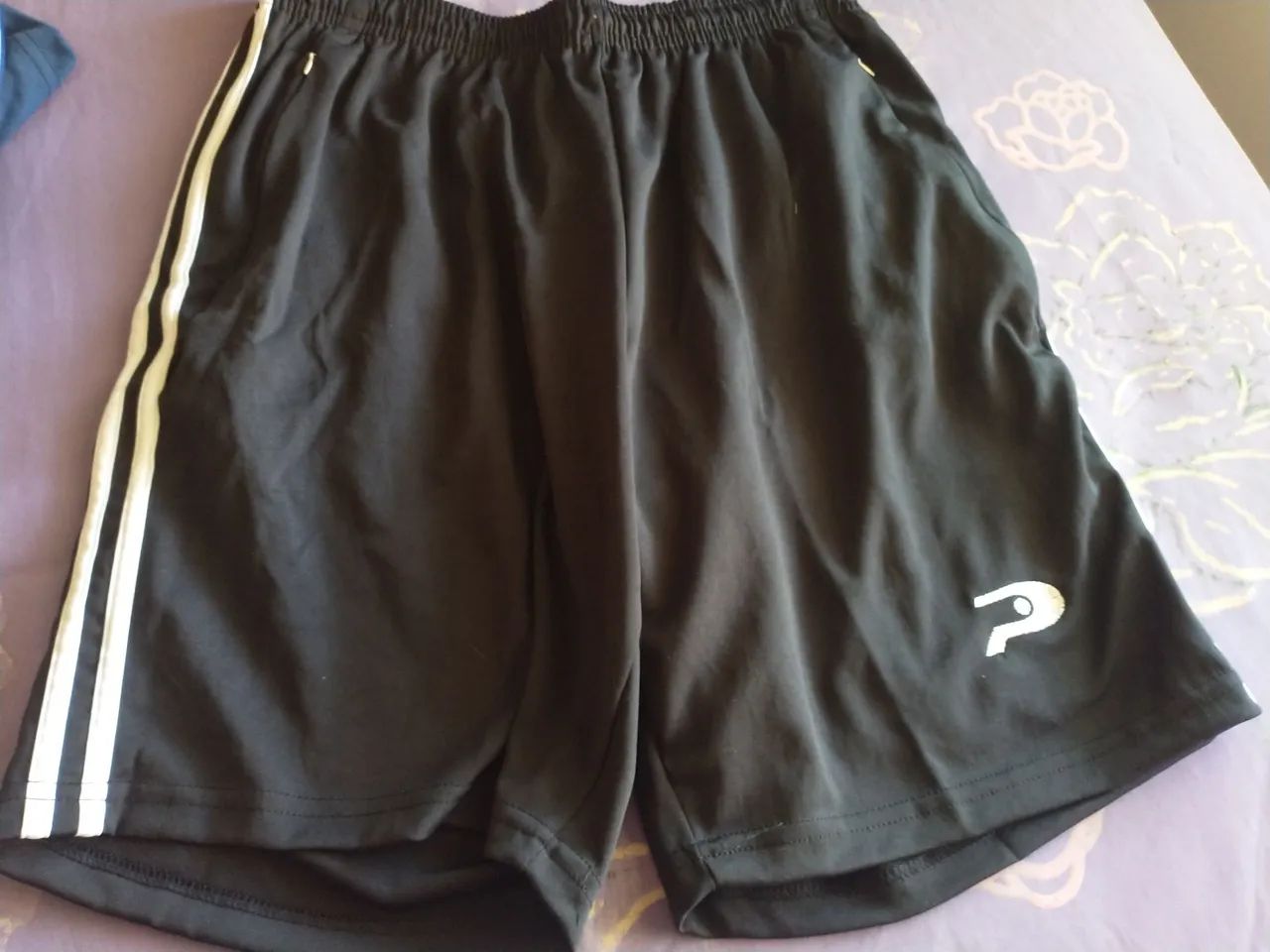 Desapego bermudas de malha nova número G - Foto 3
