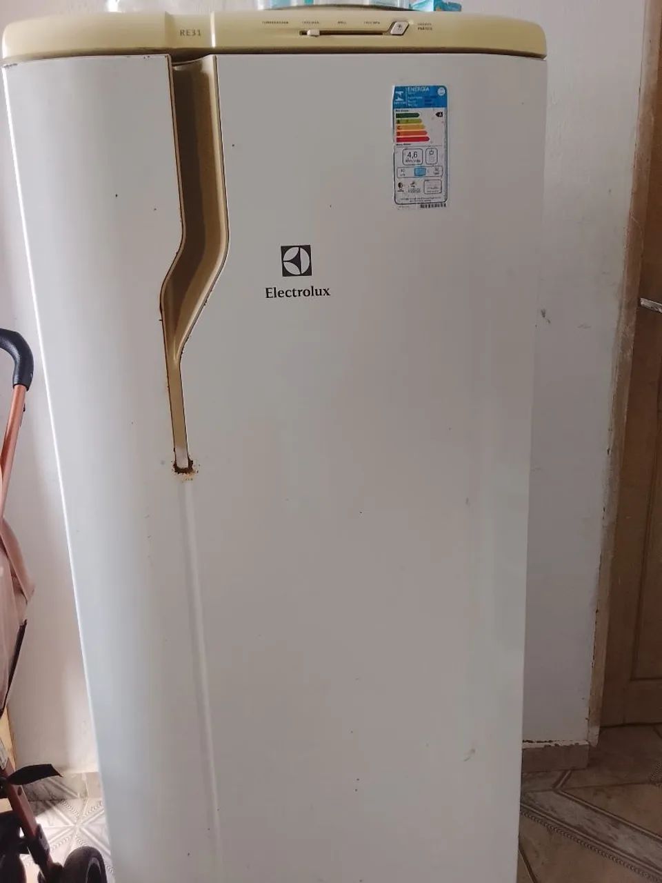 Vendo geladeira funcionando perfeitamente, apenas com um defeito 