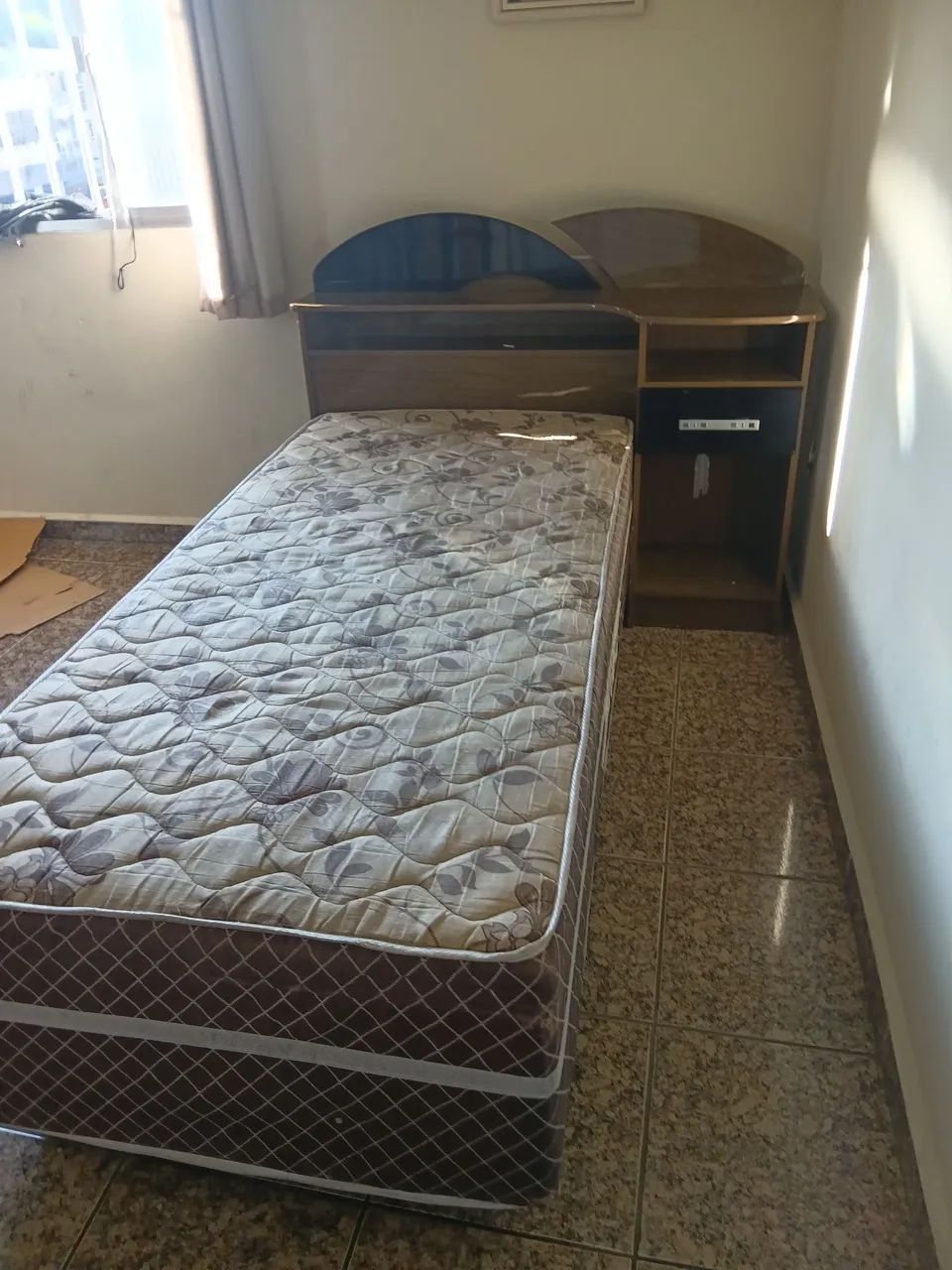 Vende cama box de solteiro com a cabeceira estado usada - Foto 2