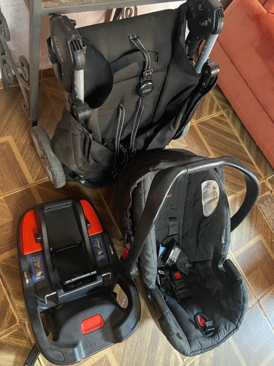  Carrinho Britax + Bebê Conforto + Base para Carro