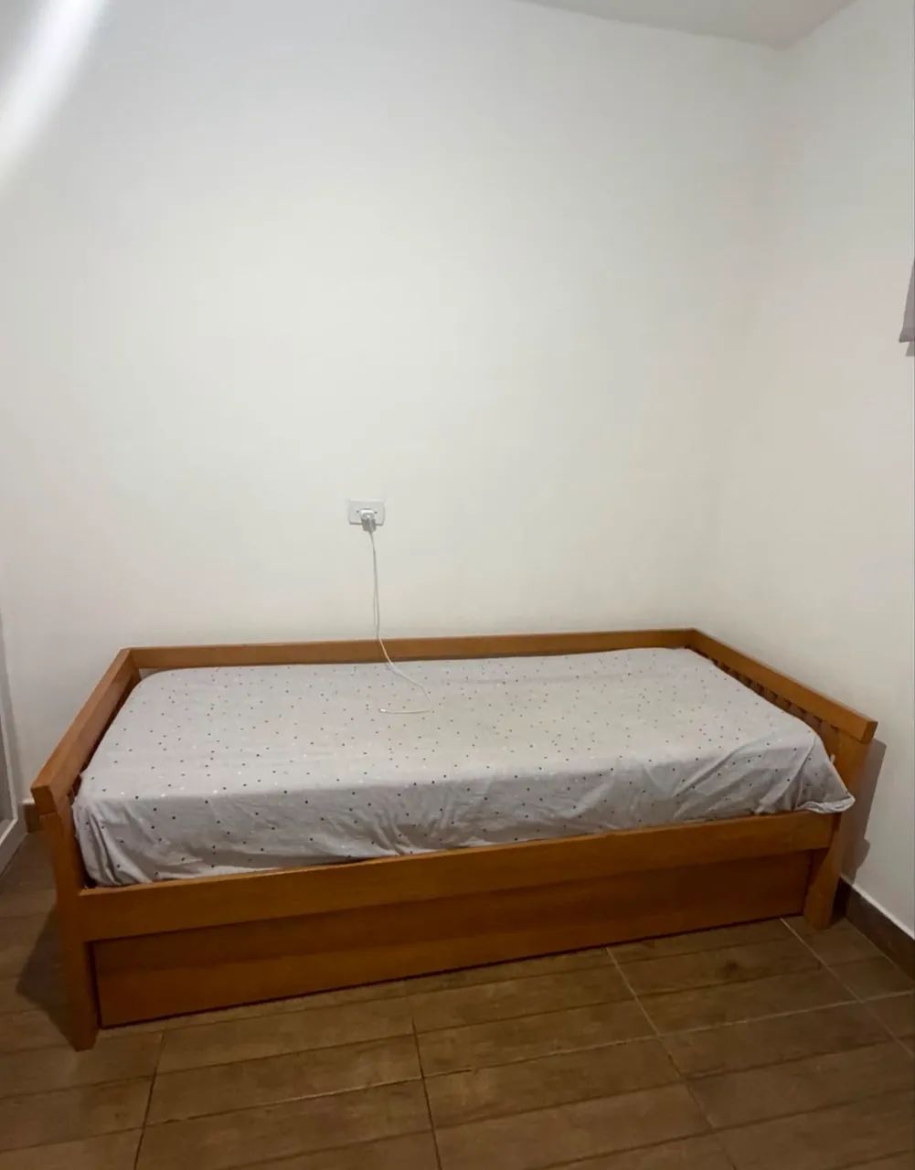 Cama de solteiro em Madeira maciça com cama em baixo + 1 colchão  - Foto 2