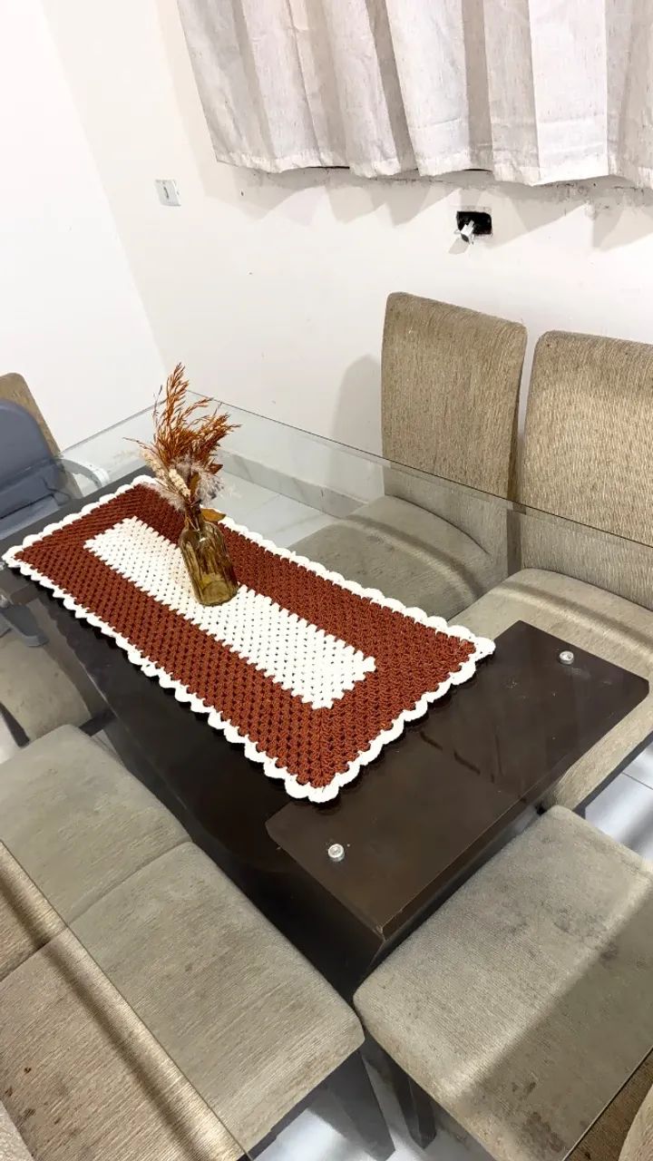 Mesa de jantar de vidro com 6 lugares
