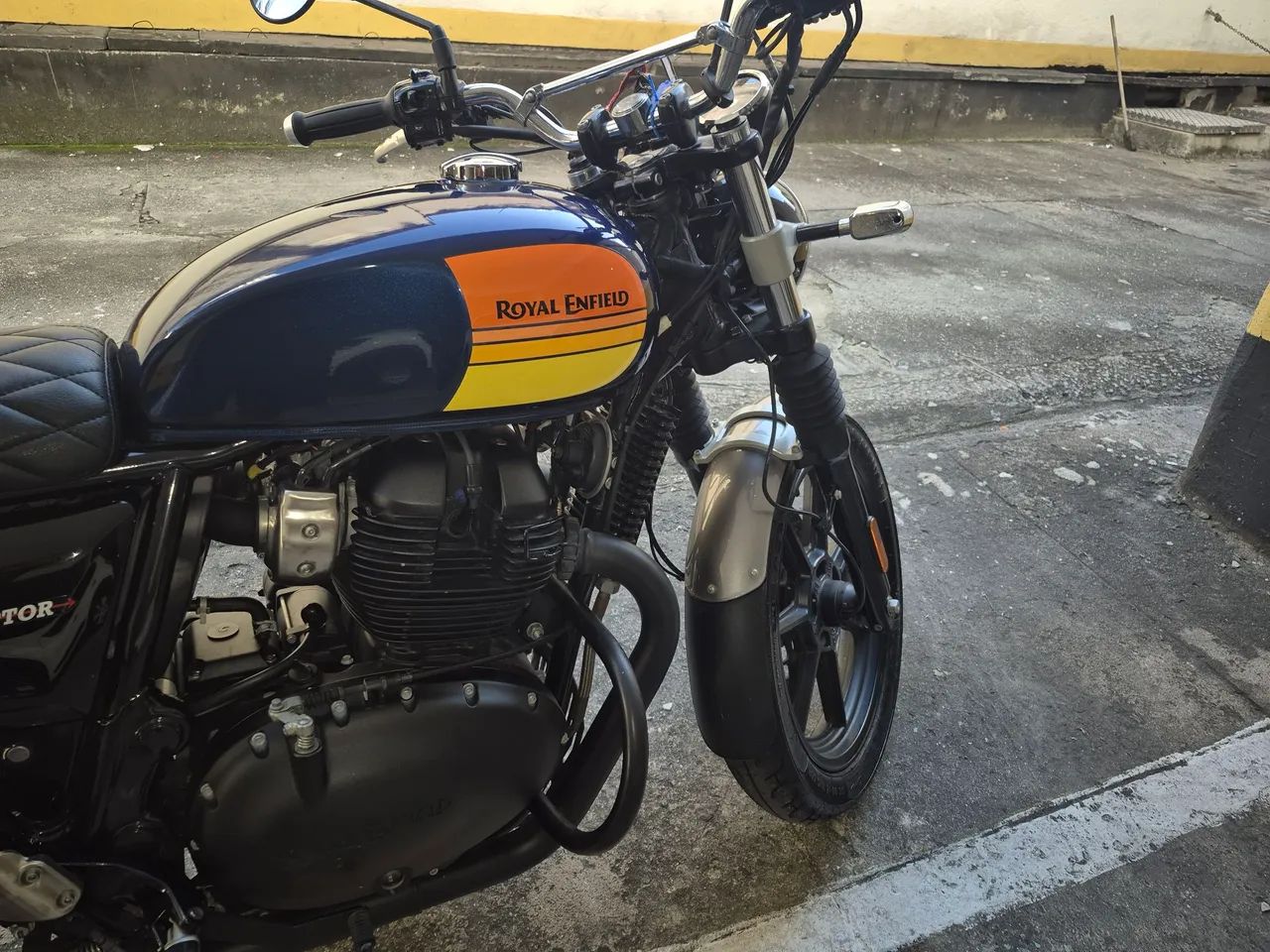 Royal Enfield Interceptor de garagem - Foto 5