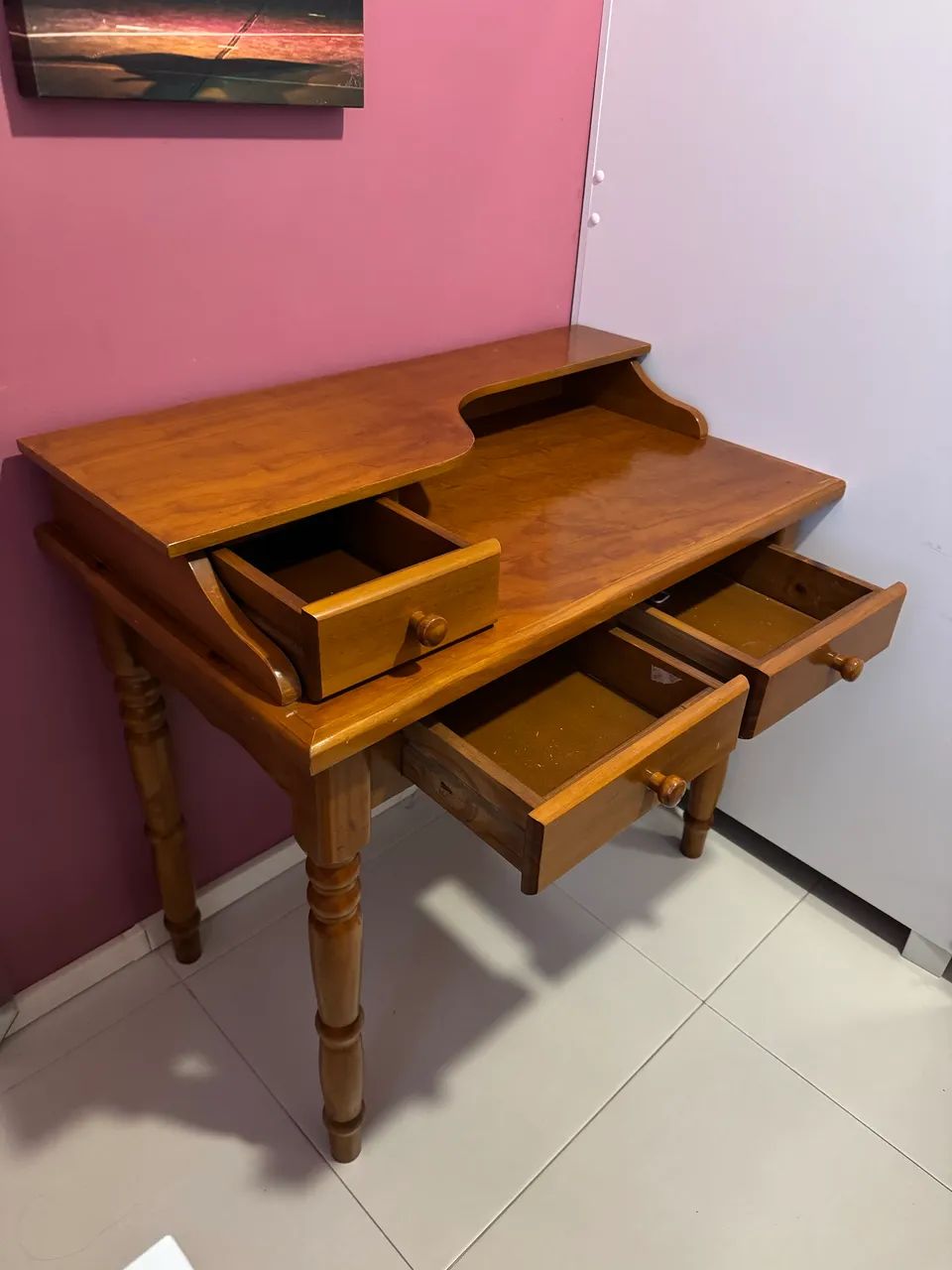 Escrivaninha de Madeira Maciça com 3 Gavetas - Clássica - Foto 2