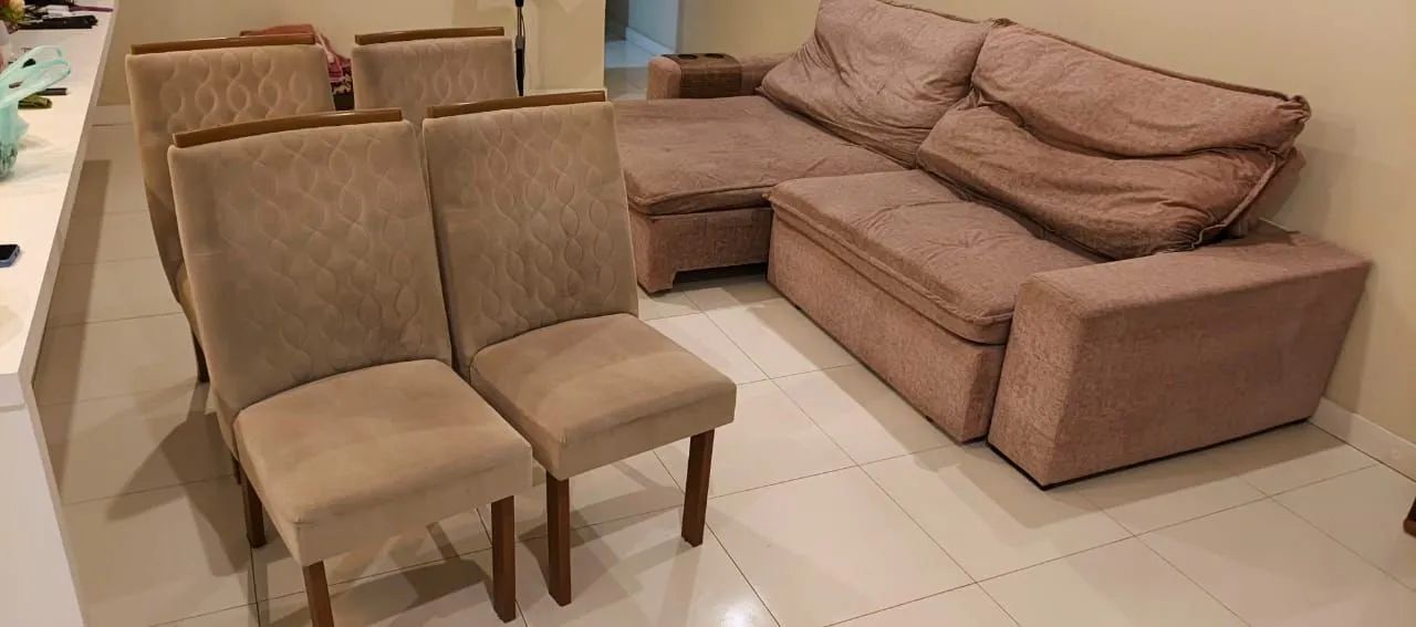Vendo sofá retrátil gigante e 4 cadeiras 