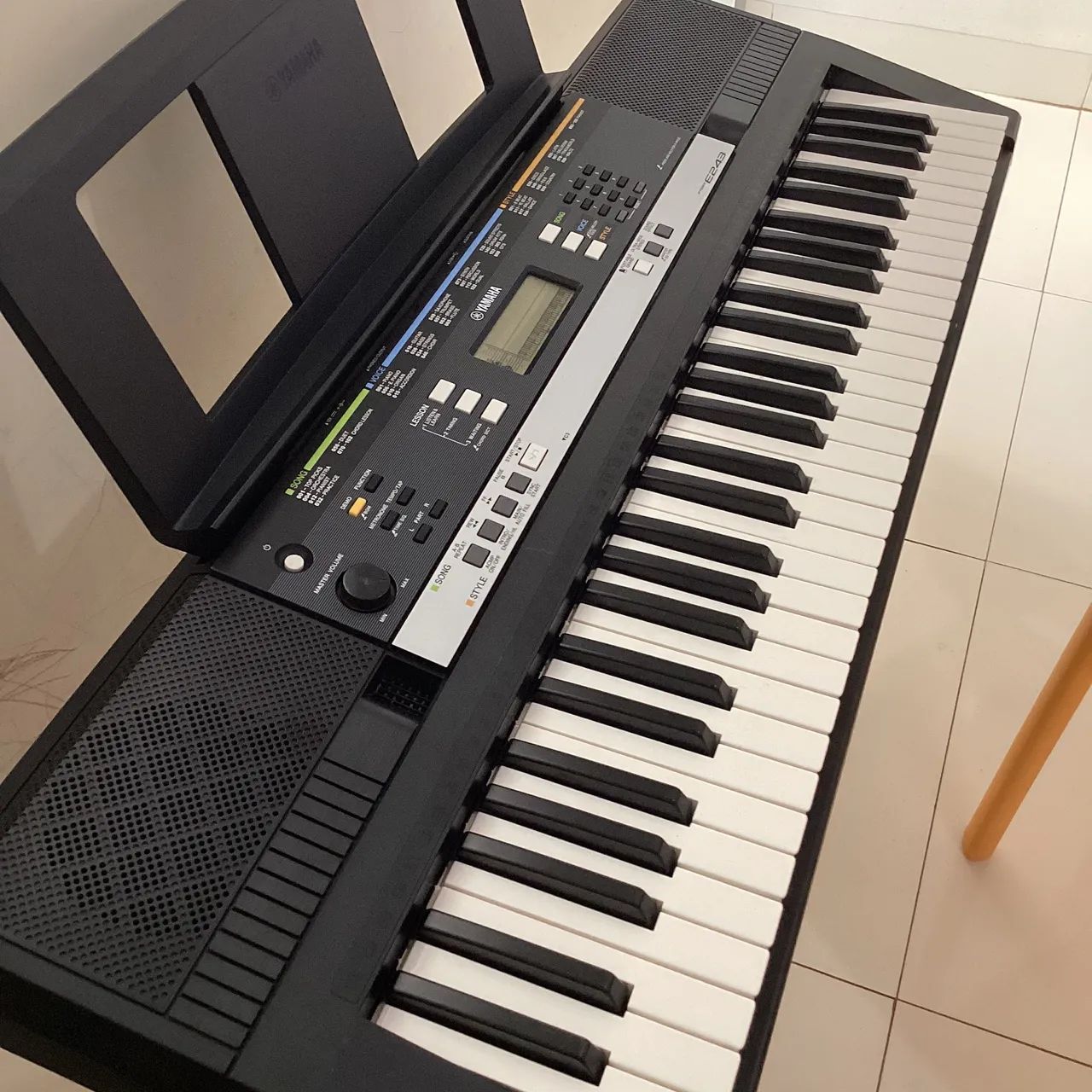 Teclado Yamaha PSR E243  - Foto 3
