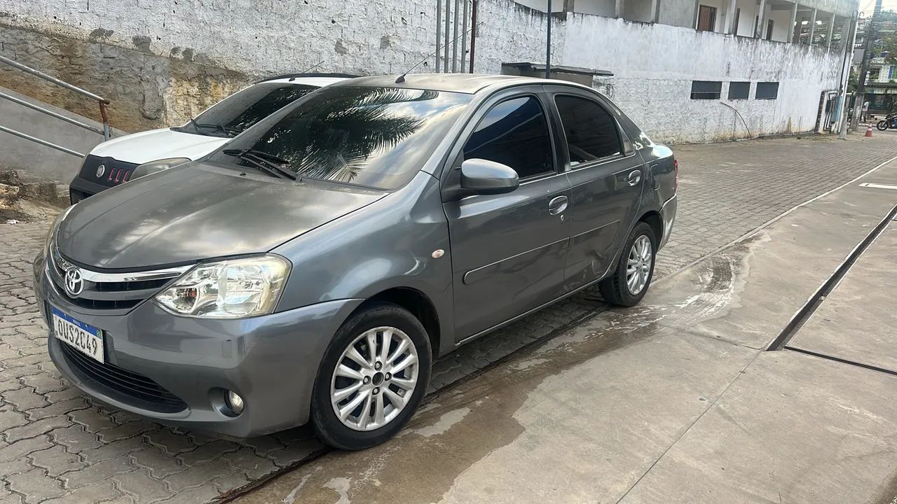 Toyota Etios ETIOS XLS Sedan 1.5 Flex 16V 4p Mec. 2014