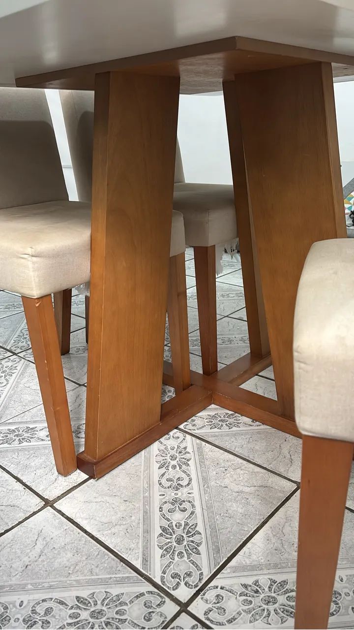 Mesa 4 cadeiras