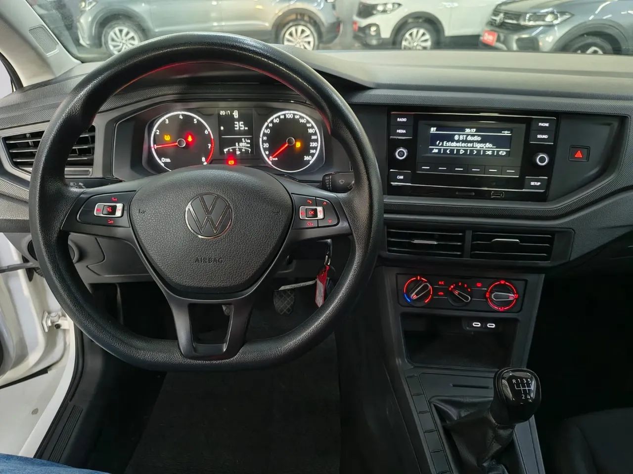 Volkswagen Polo Track 1.0 Flex 12V 5p, foto 8 de 10
