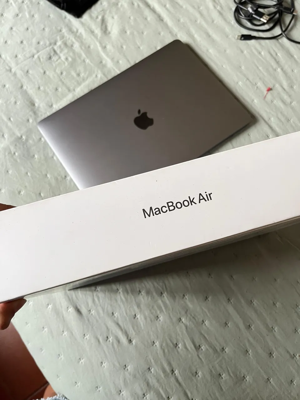 MacBook Air M1 c/ Magic Mouse - 256GB c/ 96% saúde bateria