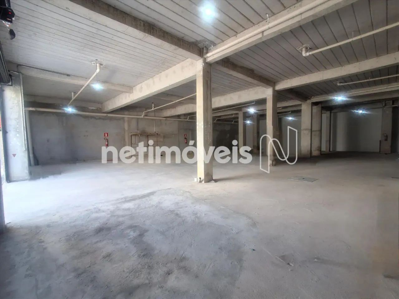 Loja para alugar no bairro Coração Eucarístico, com 142 m²; de área e 02 vagas