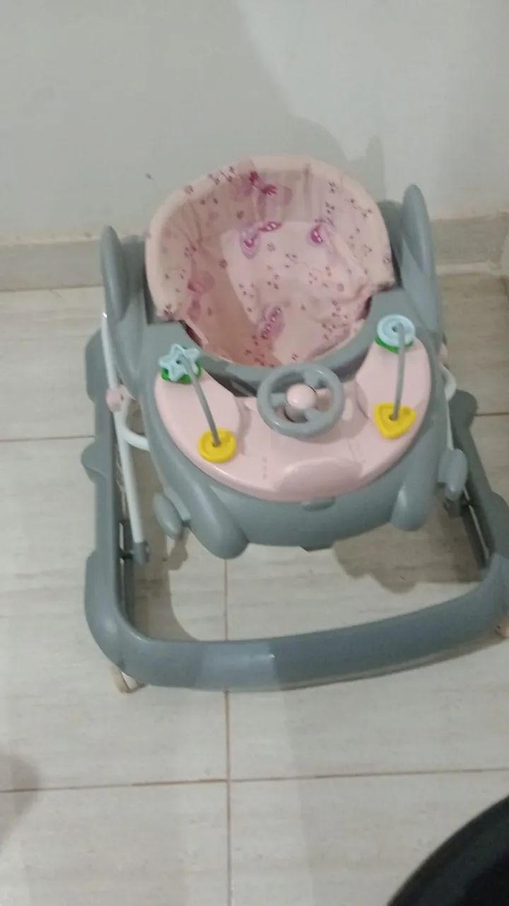 Cadeira de alimentação e anda já.