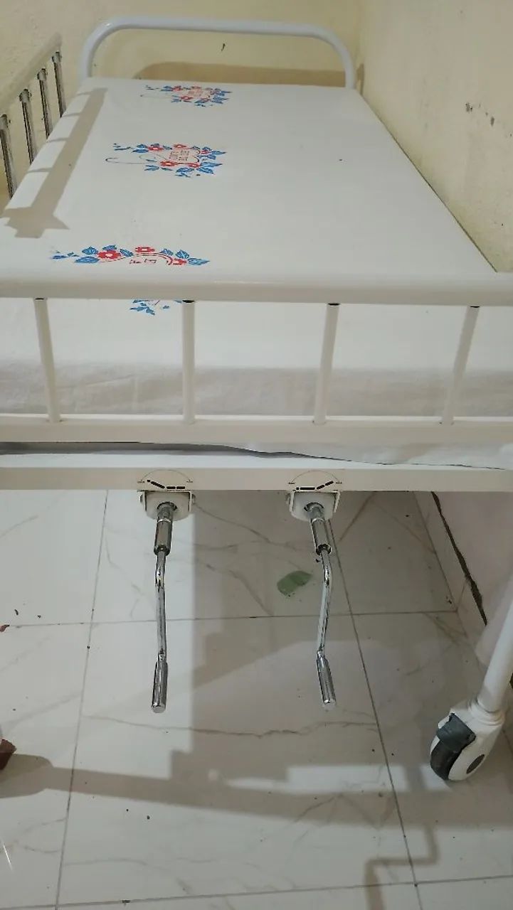 Cama hospitalar com colchão,semi novo - Foto 2